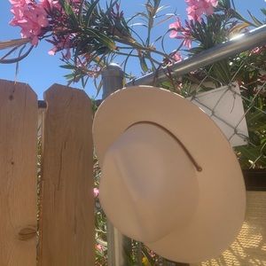 NWT Brixton Field Hat - Dove